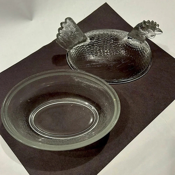 Indiana Glass Hen on Nest - Picture 3 of 3